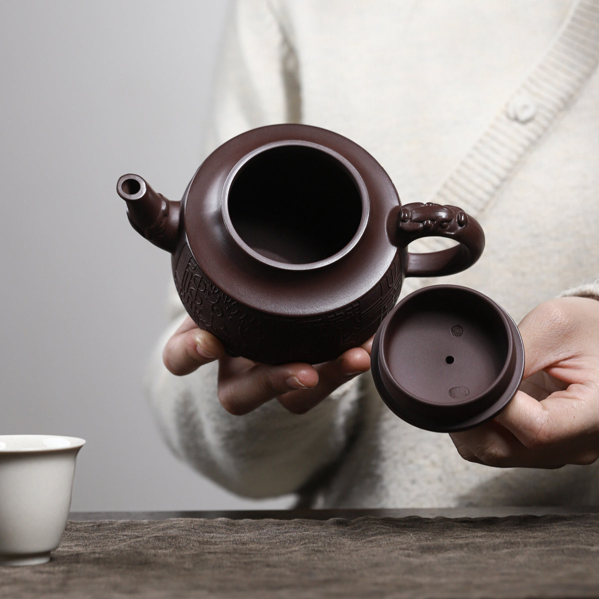 Three-legged Longzun Zisha pot raw ore purple mud