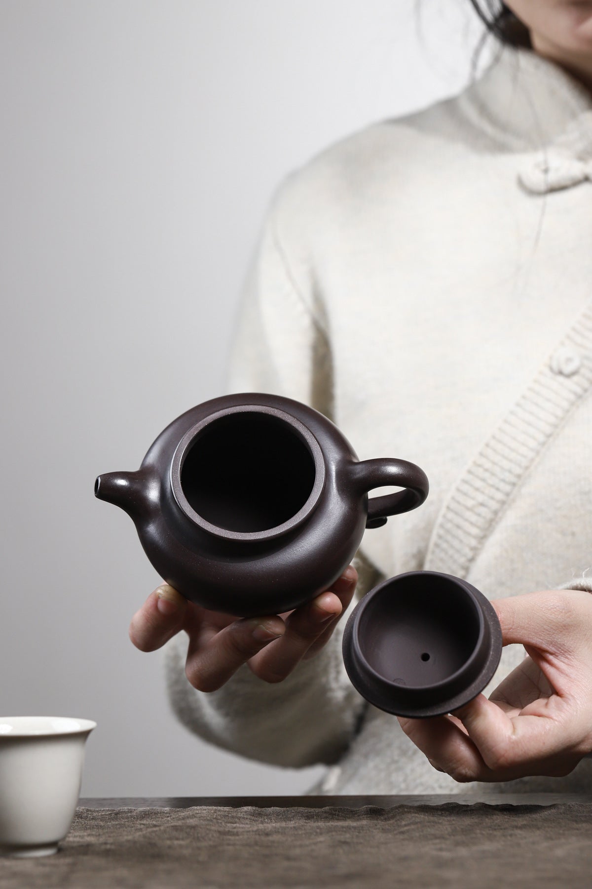Lianzi Purple Clay Teapot 280 ml