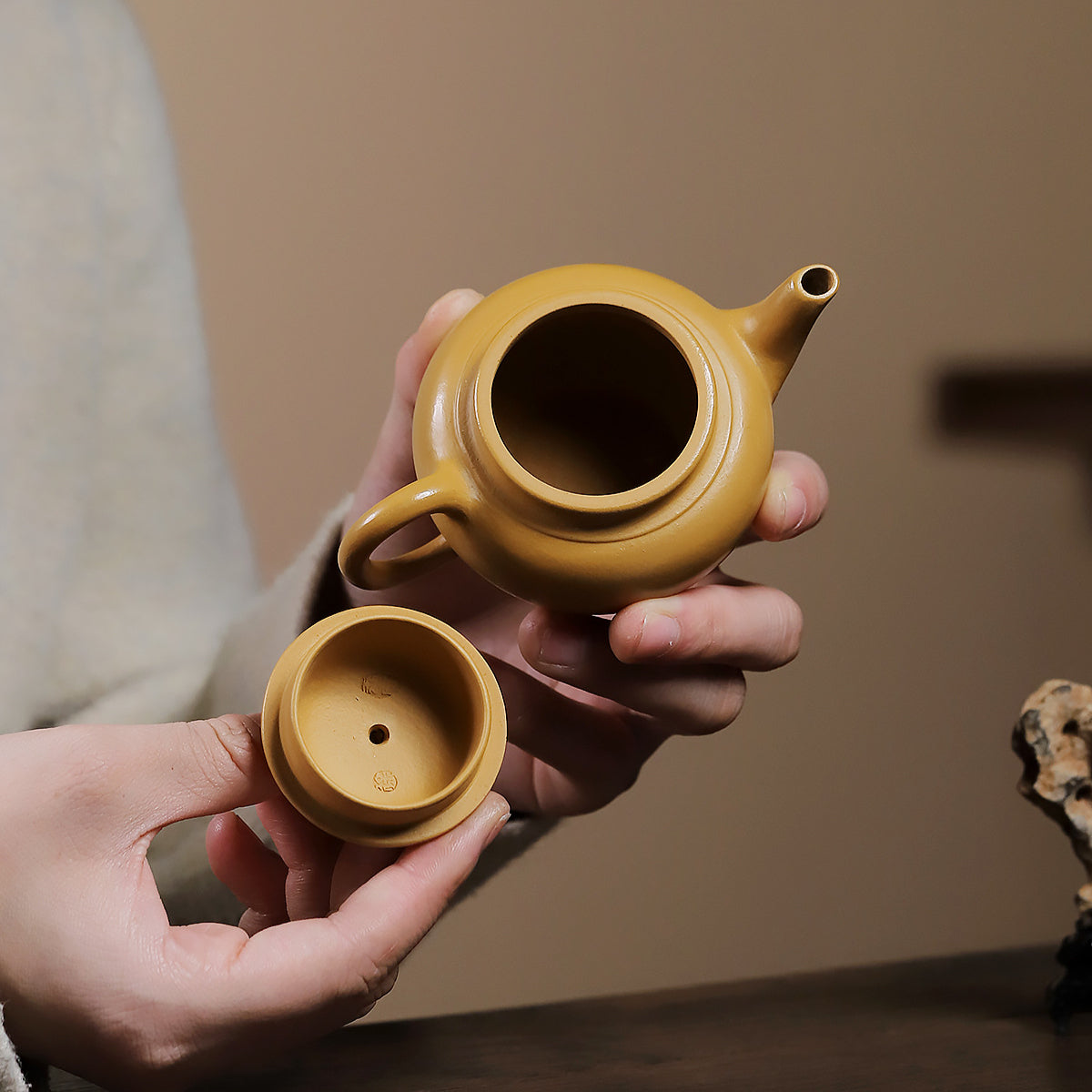 Sakura Zisha pot golden vermilion mud