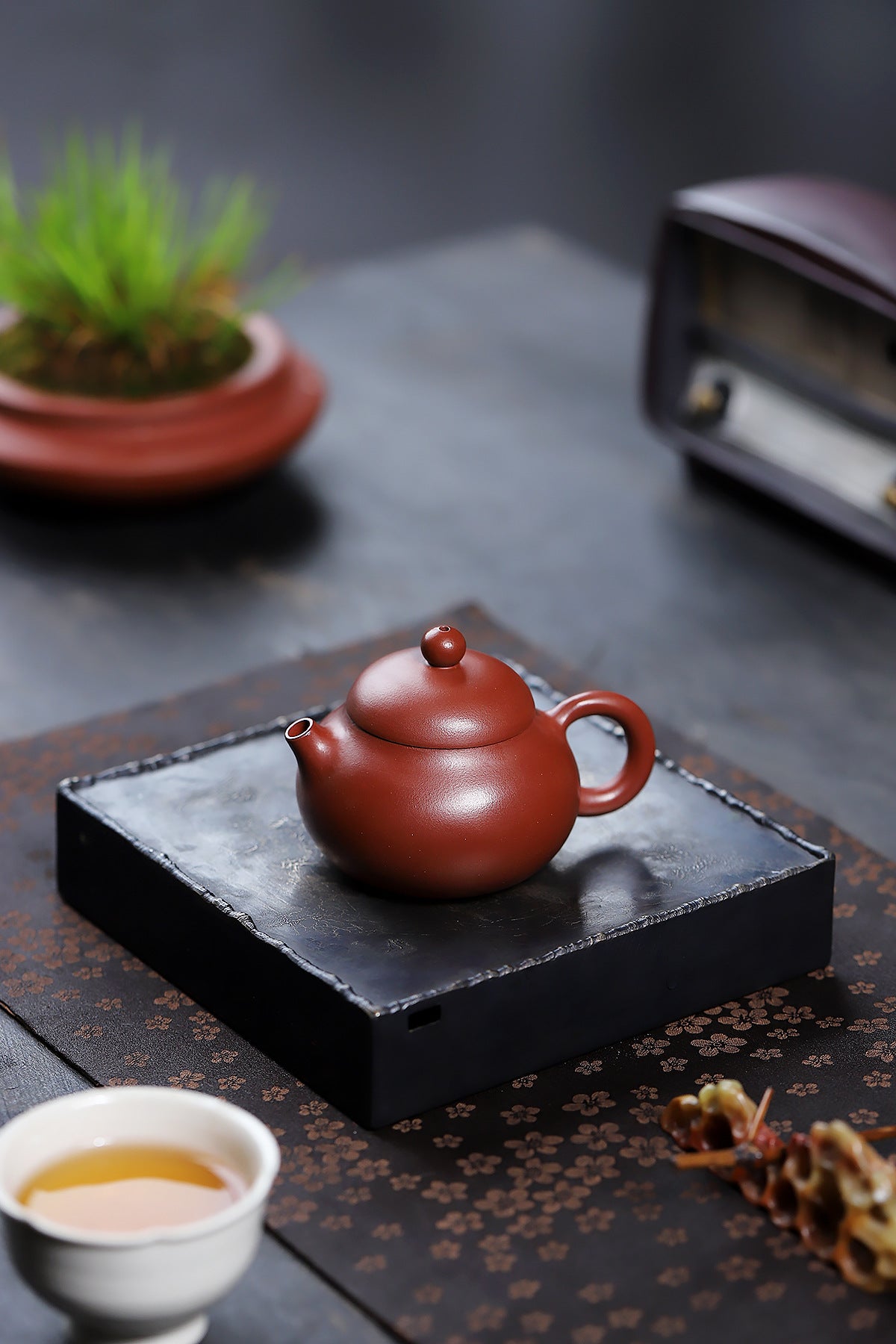 Wendan-Shaped Zisha Teapot in Red Bipi Clay, 130 ml