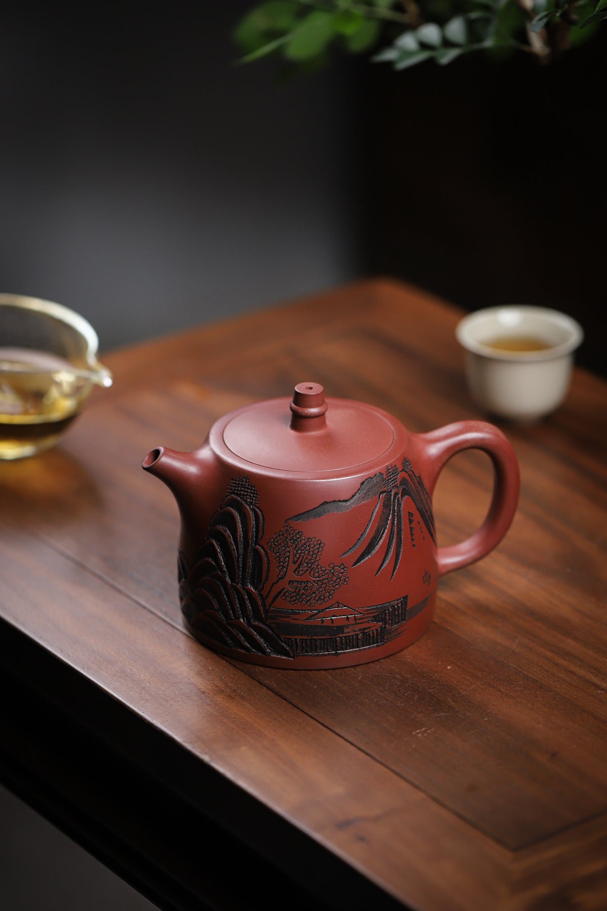 Dezhong Teapot in Longxuesha Clay, 430 ml
