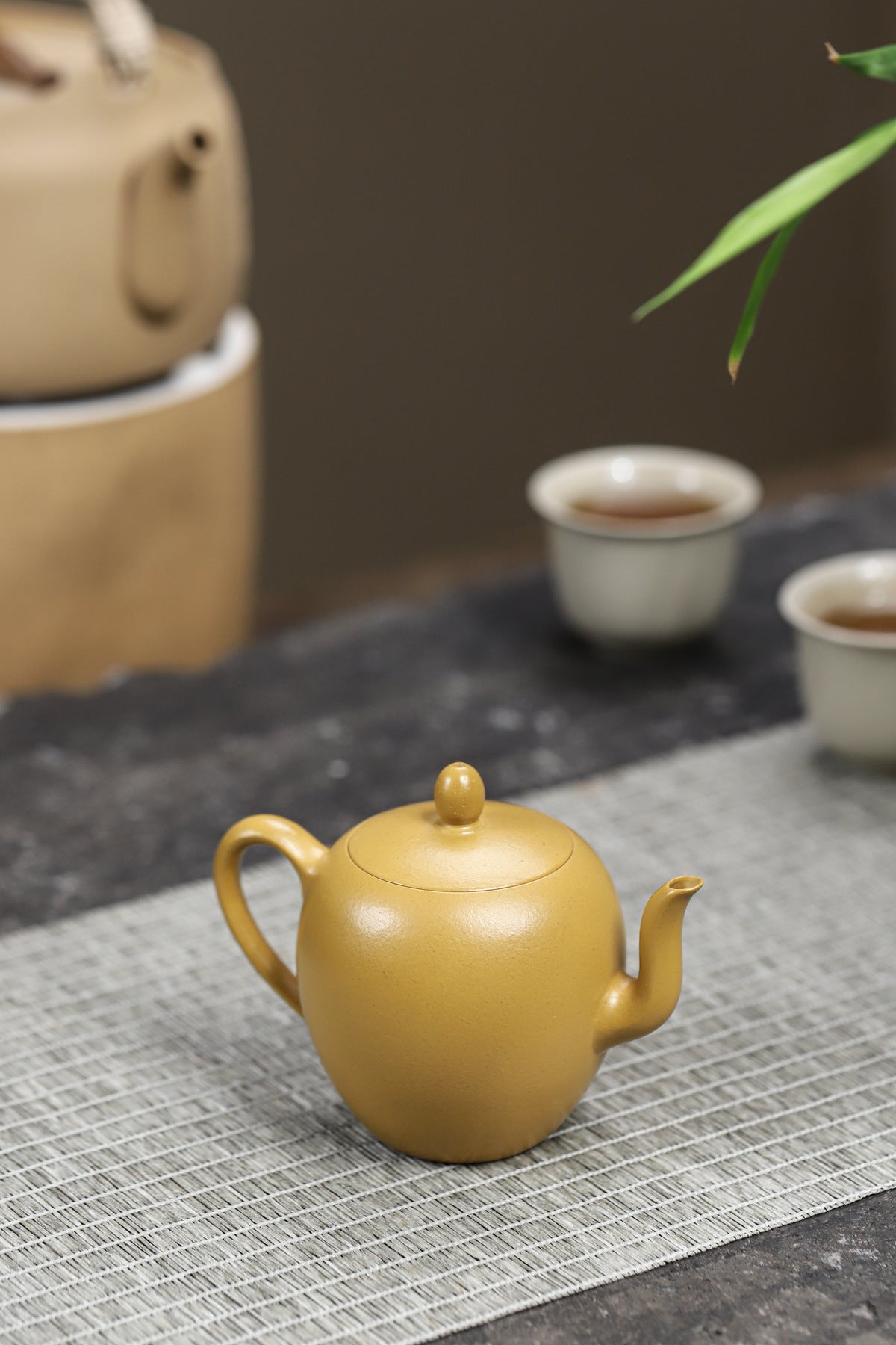 Meiren Jian Zisha Teapot in Golden Zhuni Clay, 130 ml