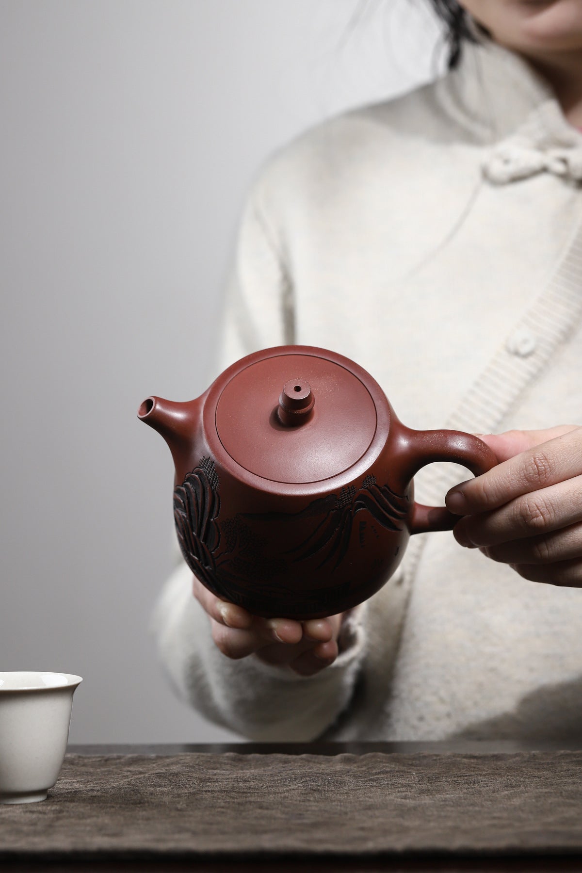Dezhong Teapot in Longxuesha Clay, 430 ml