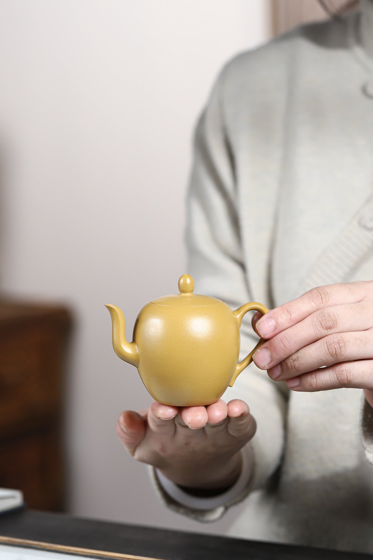 Meiren Jian Zisha Teapot in Golden Zhuni Clay, 130 ml