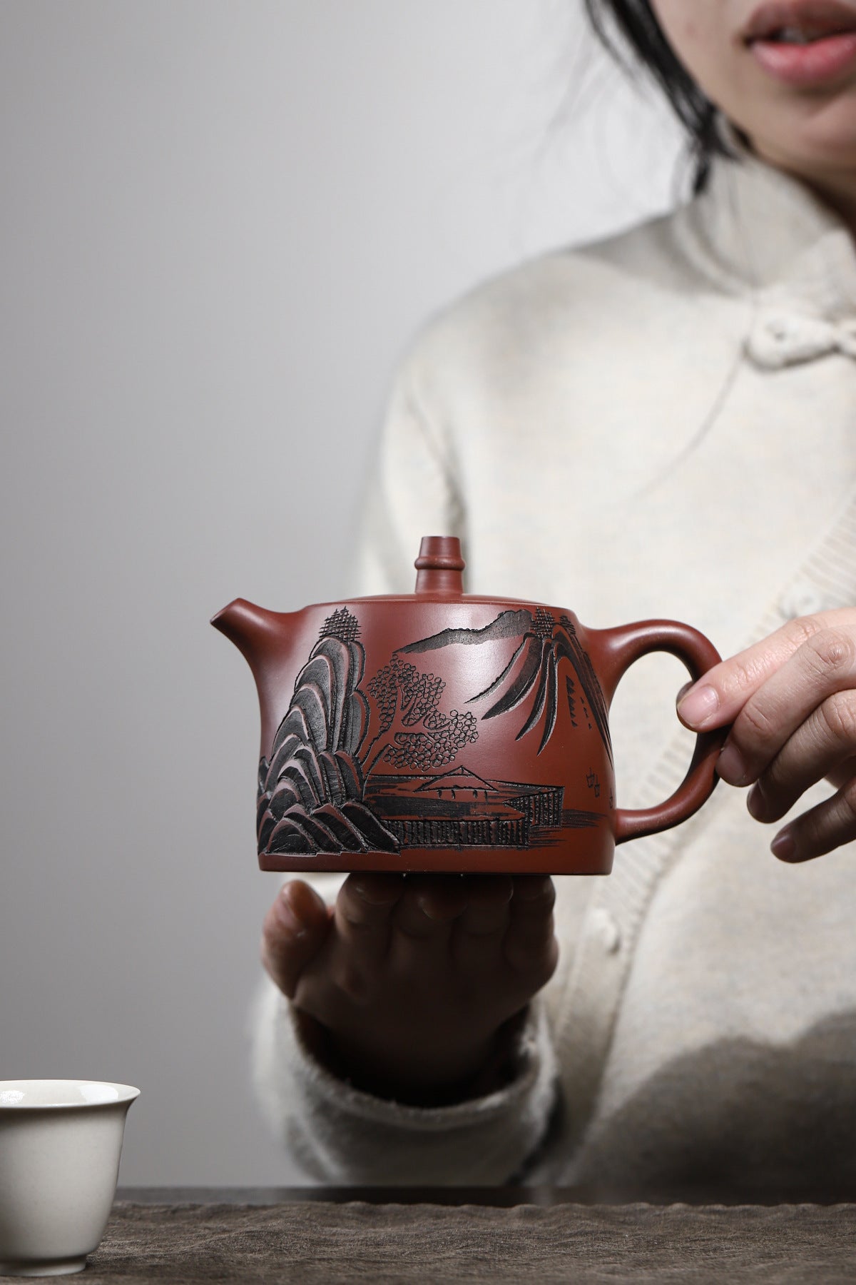 Dezhong Teapot in Longxuesha Clay, 430 ml
