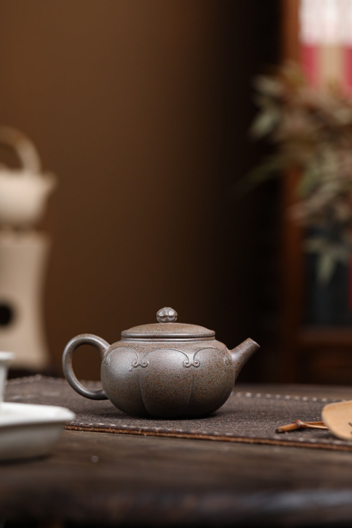 Dezhong Purple Clay Teapot 200 ml with Built-In Ball-Hole Filter