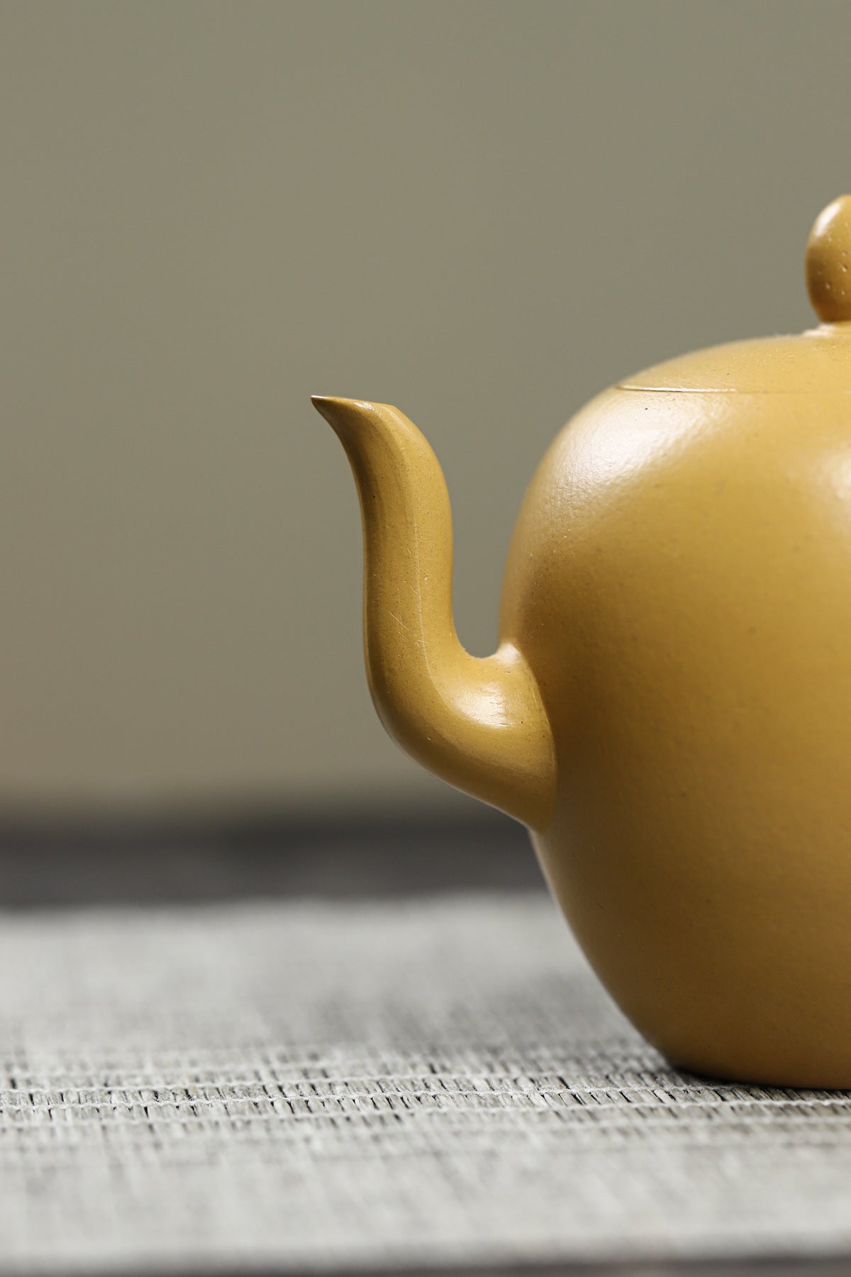 Meiren Jian Zisha Teapot in Golden Zhuni Clay, 130 ml