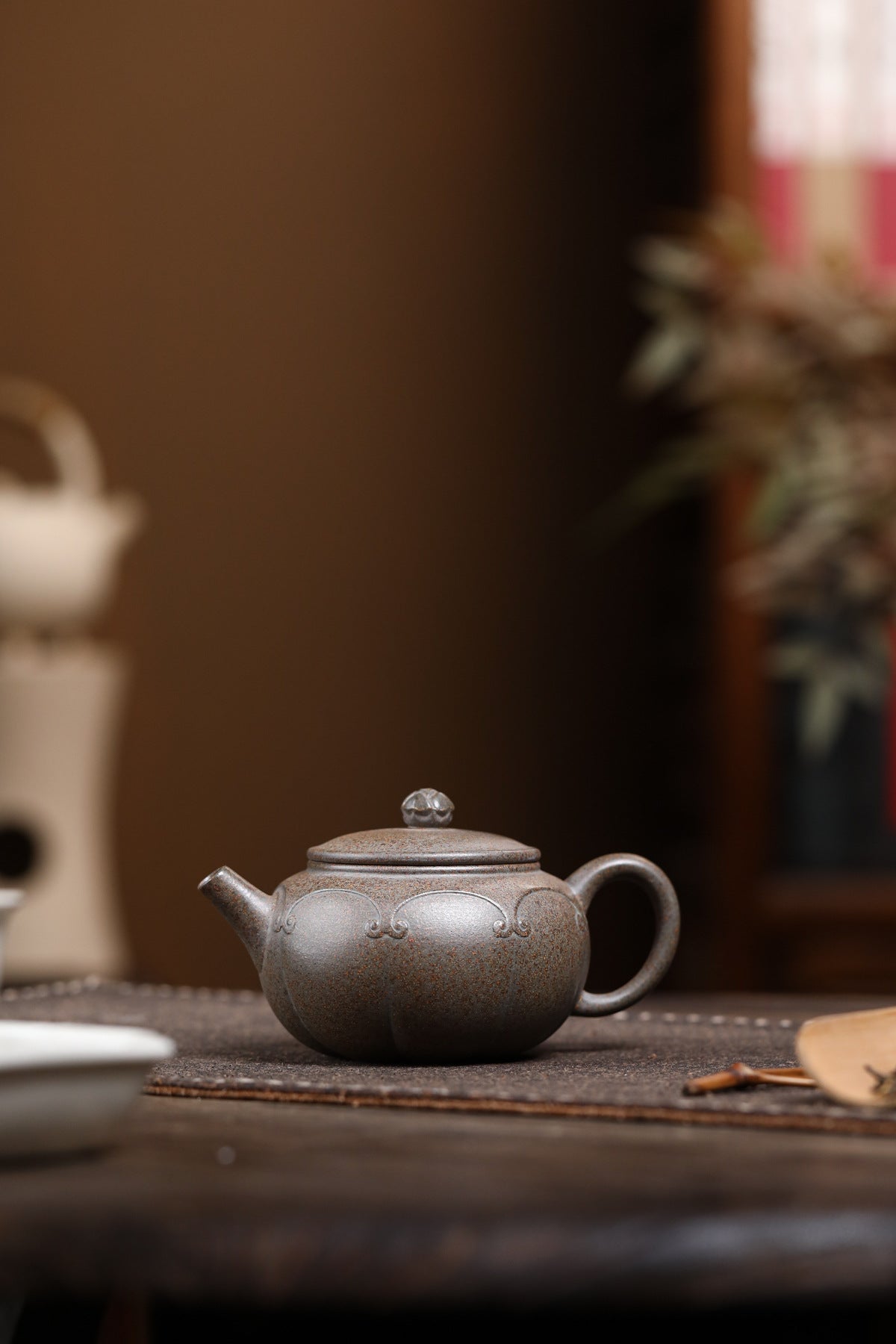 Dezhong Purple Clay Teapot 200 ml with Built-In Ball-Hole Filter