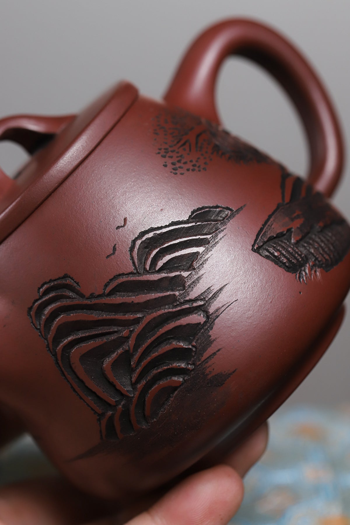 Guan Shan Gao Shi Piao Yixing Teapot – Carved Zisha Teapot (250ml)