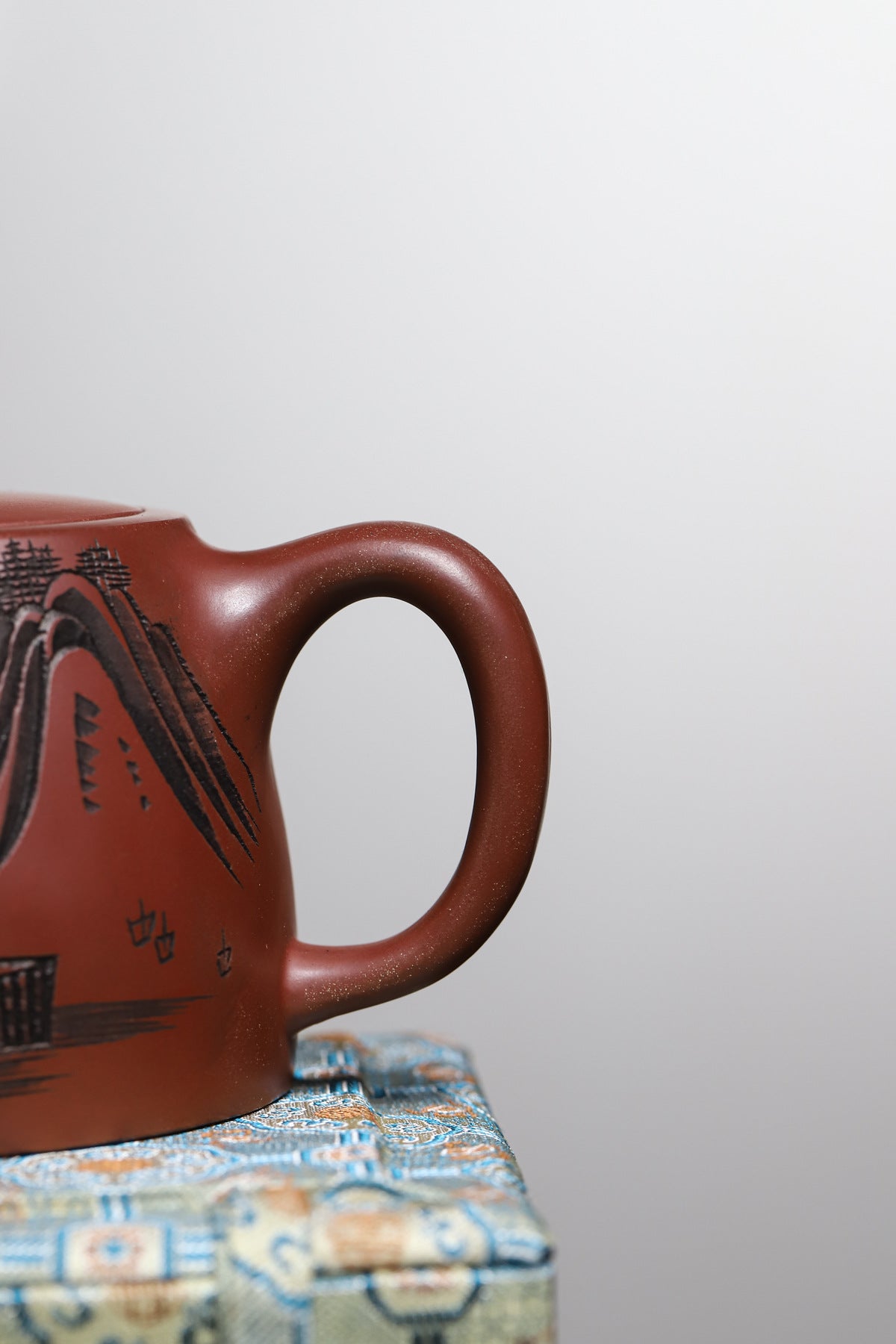 Dezhong Teapot in Longxuesha Clay, 430 ml