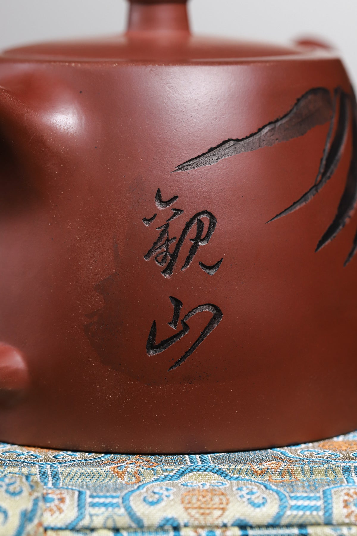 Dezhong Teapot in Longxuesha Clay, 430 ml