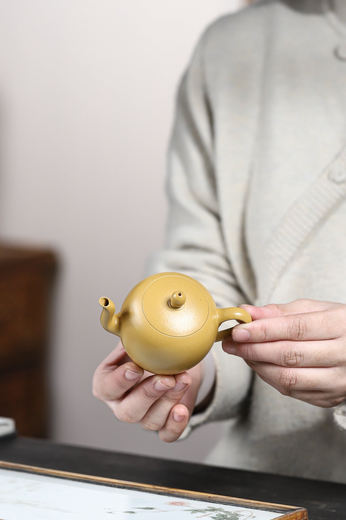 Meiren Jian Zisha Teapot in Golden Zhuni Clay, 130 ml
