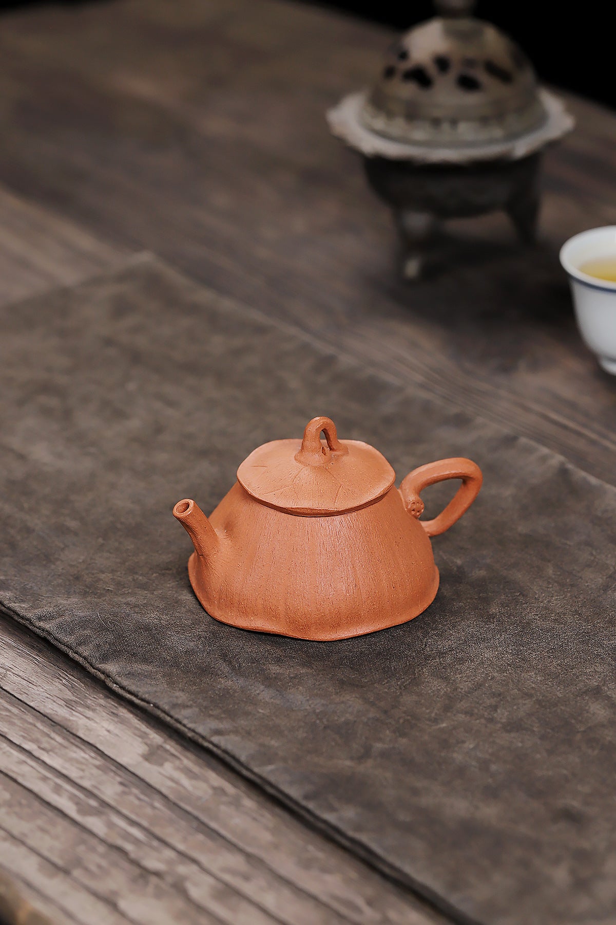 Lotus pod pot yellow downhill purple sand teapot