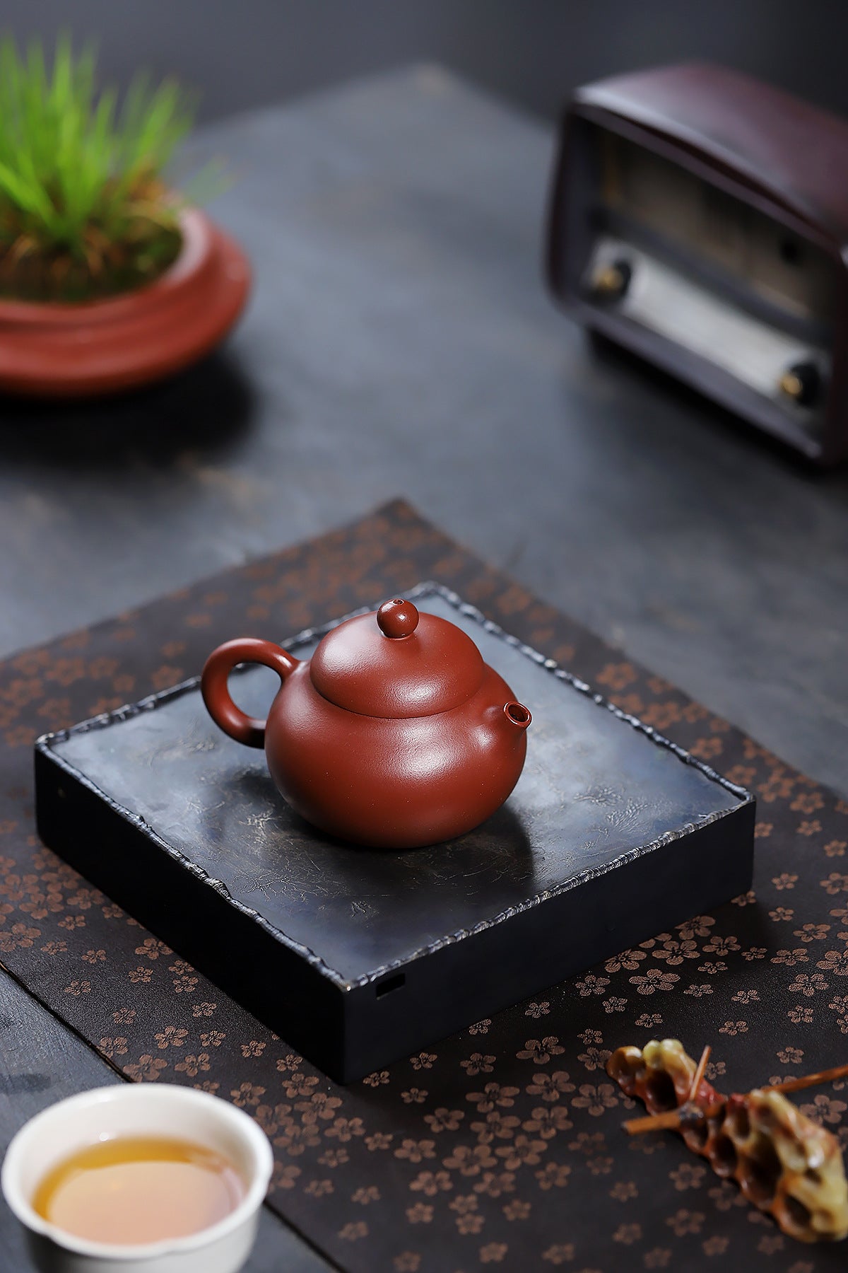 Wendan-Shaped Zisha Teapot in Red Bipi Clay, 130 ml