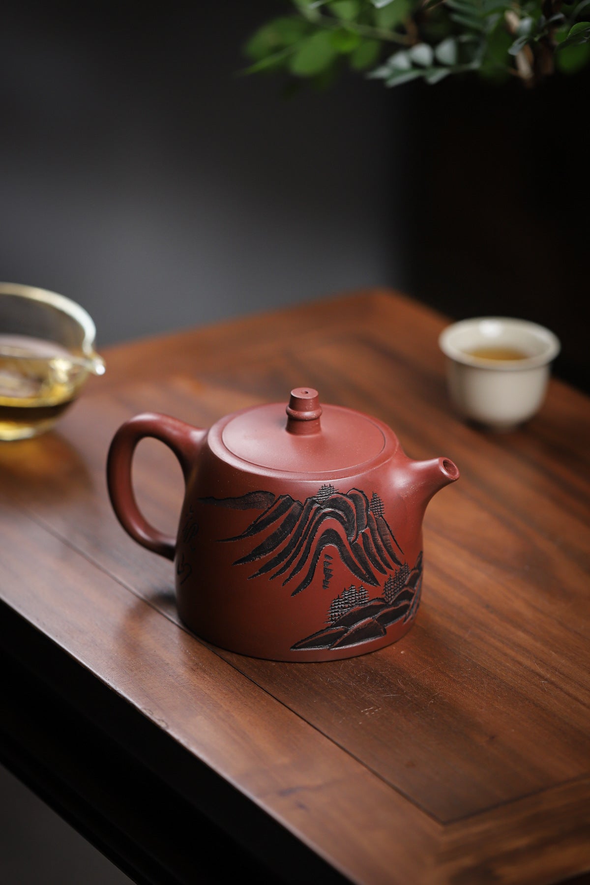 Dezhong Teapot in Longxuesha Clay, 430 ml