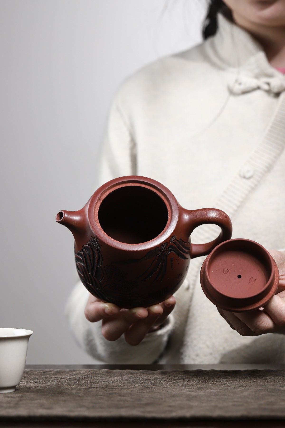 Dezhong Teapot in Longxuesha Clay, 430 ml