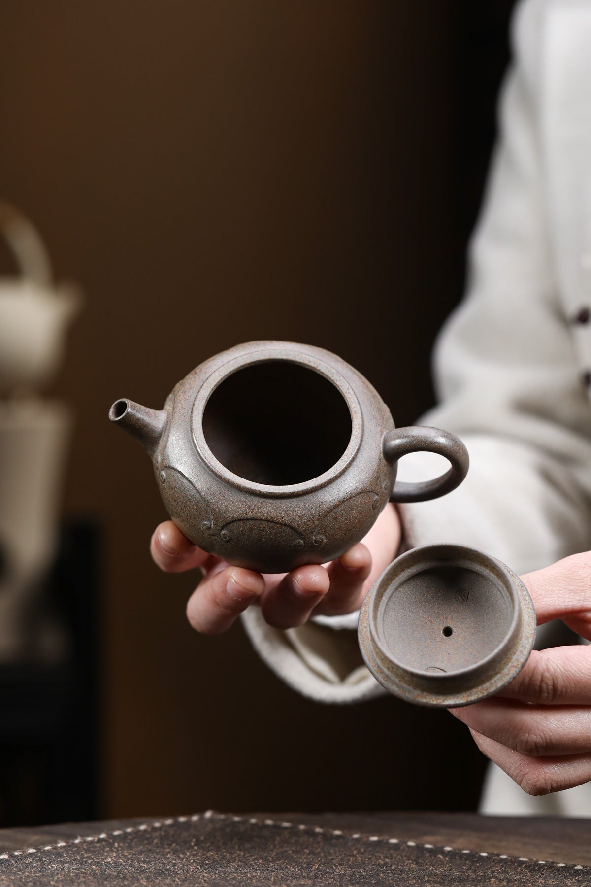 Dezhong Purple Clay Teapot 200 ml with Built-In Ball-Hole Filter