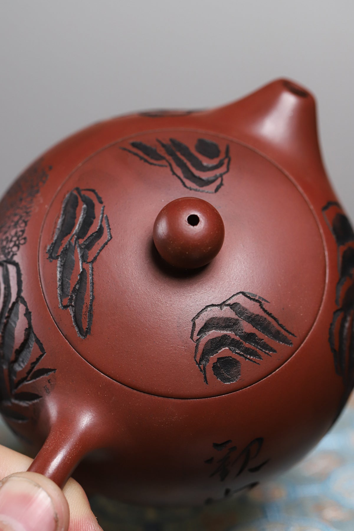 Guan Shan Xi Shi Yixing Teapot – Hand-Carved Zisha Teapot (220ml)