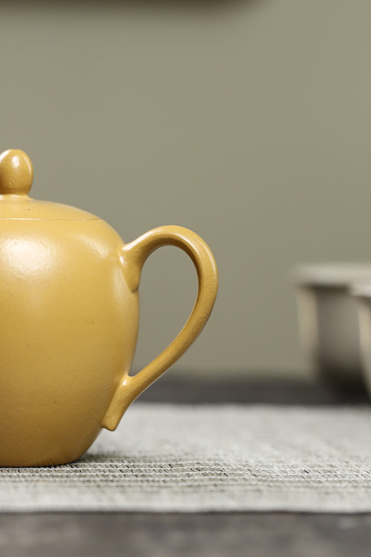 Meiren Jian Zisha Teapot in Golden Zhuni Clay, 130 ml
