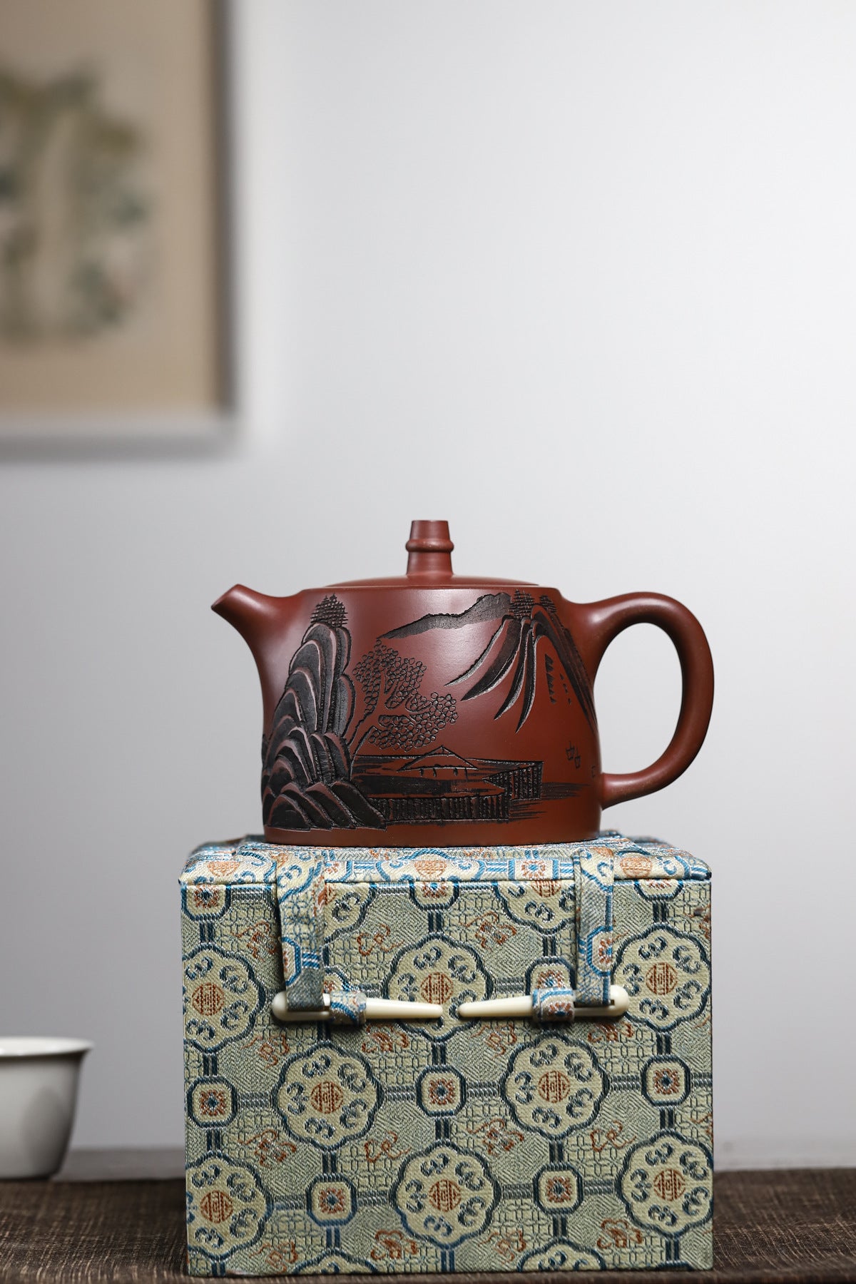 Dezhong Teapot in Longxuesha Clay, 430 ml
