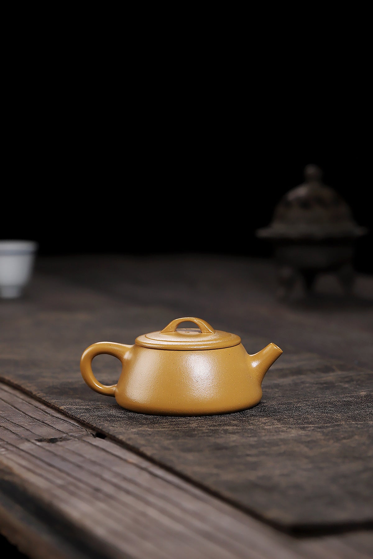 Flat-covered stone scoop gold section mud purple clay pot