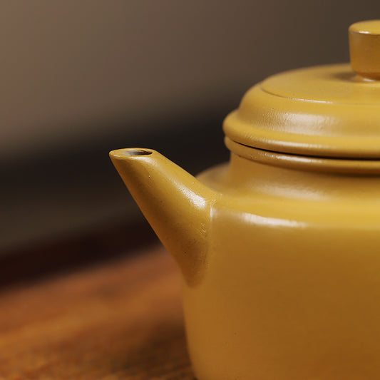 Xiao Pin De Zhong Yixing Huangjin Zhuni Clay Teapot – 130cc