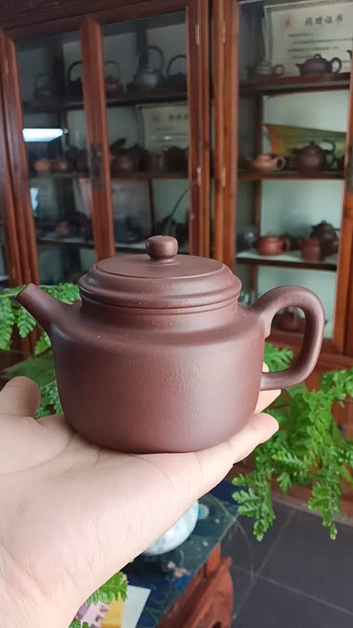 Custom Engraved Yixing Zisha Teapot | De Zhong Zi Ni Clay Gongfu Tea Pot 200ml